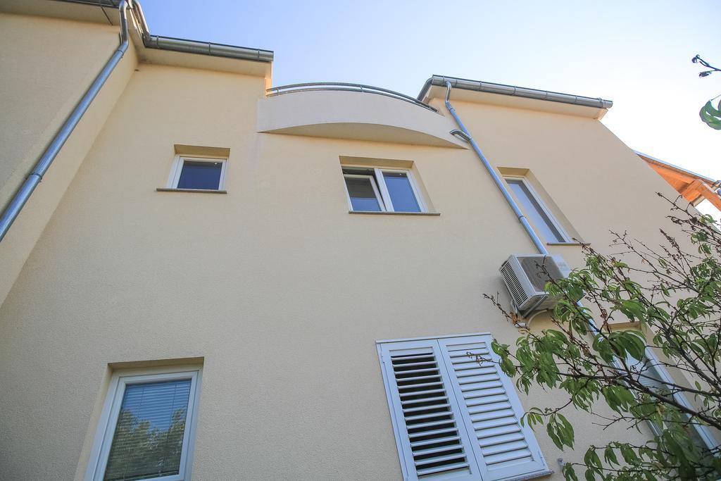 Apartment Ana Vodice Exteriör bild